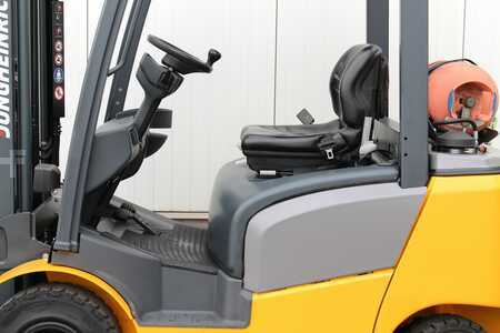 Treibgasstapler 2014  Jungheinrich TFG320 (10)