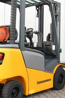 Treibgasstapler 2014  Jungheinrich TFG320 (19)