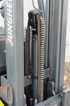 Treibgasstapler 2014  Jungheinrich TFG320 (25)