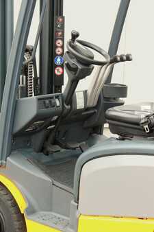 Treibgasstapler 2014  Jungheinrich TFG320 (8)