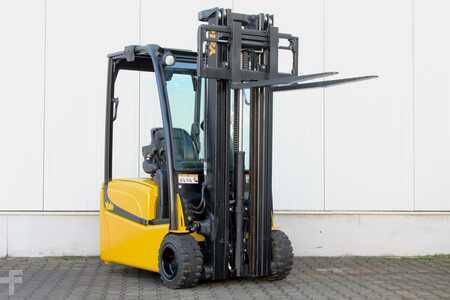 Elektro 3 Rad 2014  Yale ERP18VT MWB Triplex (4)