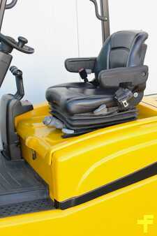 Elektro 3 Rad 2014  Yale ERP18VT MWB Triplex (9)