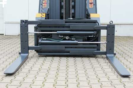 Gázüzemű targoncák 2006  Still R70-40T - Triplex mit  Stabau S12-KG30 (11)