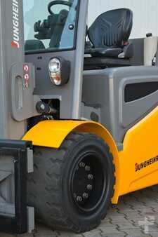 Elektro 4 Rad 2022  Jungheinrich EFG545 - Triplex (19)