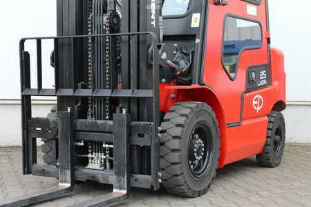 Elektro čtyřkolový VZV 2022  EP Equipment EFL252 Triplex Li-Ion (14)