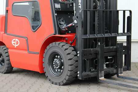 Elektro čtyřkolový VZV 2022  EP Equipment EFL252 Triplex Li-Ion (2)