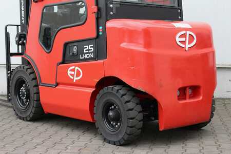 Elektro čtyřkolový VZV 2022  EP Equipment EFL252 Triplex Li-Ion (8)