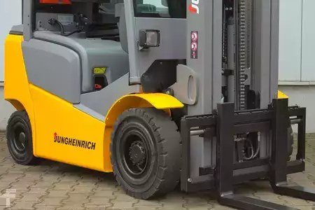 LPG Forklifts 2019  Jungheinrich TFG320 - Triplex (6)