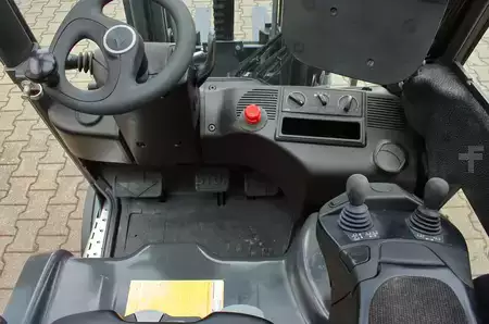 Elektro 4 Rad 2018  Linde E18PH Triplex (22)