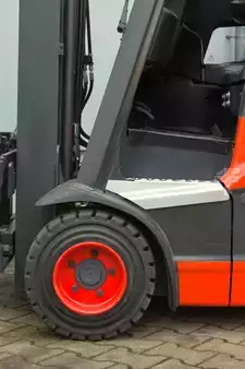 Elektro 4 Rad 2018  Linde E18PH Triplex (8)