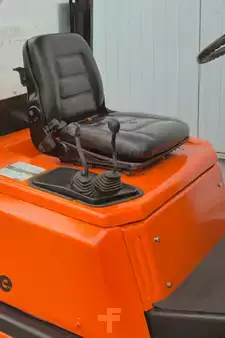 Carretilla elevadora diésel 1998  Yale GDP25TF (15)