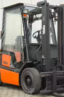 Carretilla elevadora diésel 1998  Yale GDP25TF (19)