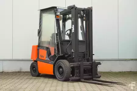 Carretilla elevadora diésel 1998  Yale GDP25TF (4)