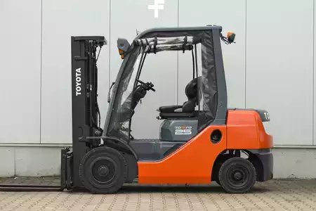 Carretilla elevadora diésel 2016  Toyota 02-8FDF25 (11)