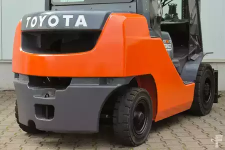 Carretilla elevadora diésel 2016  Toyota 02-8FDF25 (17)