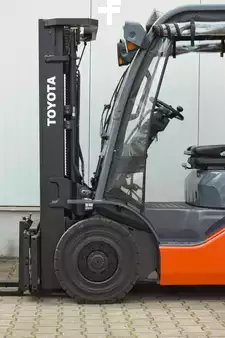Carretilla elevadora diésel 2016  Toyota 02-8FDF25 (2)