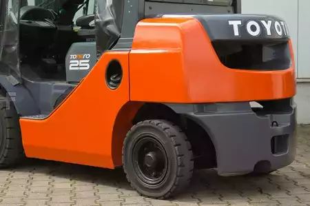 Carretilla elevadora diésel 2016  Toyota 02-8FDF25 (3)