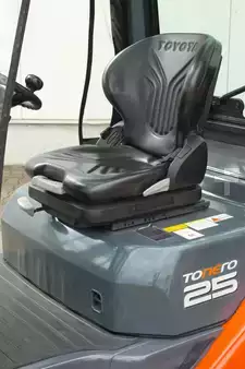 Carretilla elevadora diésel 2016  Toyota 02-8FDF25 (4)