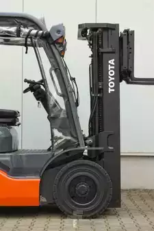 Carretilla elevadora diésel 2016  Toyota 02-8FDF25 (9)