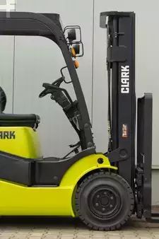 Treibgasstapler 2008  Clark C20SL - Triplex (16)