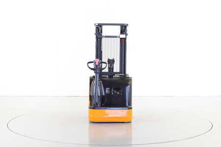 Fahrerstandstapler 2012  Still EGV20LB (2)