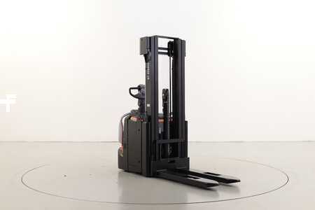 Stapelaars met staplatform 2018  BT SPE140 L (7)