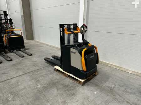 Pallet Stackers 2015  Crown Crown DT3040-2.0 (4)