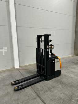 Pallet Stackers 2023  Crown ETi4000 (3)