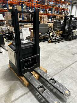 Pallet Stackers 2021  Crown ET4000 (2)