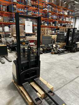 Pallet Stackers 2023  Crown WF3000 (2)