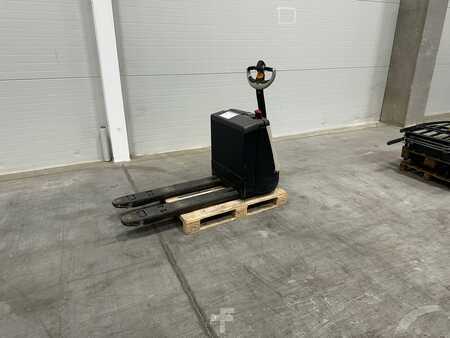 Electric Pallet Trucks 2017  Crown WP2320 (1)