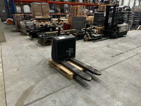 Electric Pallet Trucks 2017  Crown WP2320 (4)