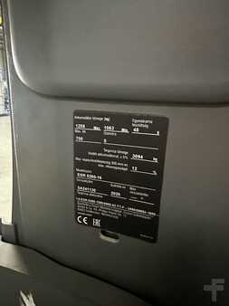 Reach Trucks 2020  Crown ESR 5260 (3)