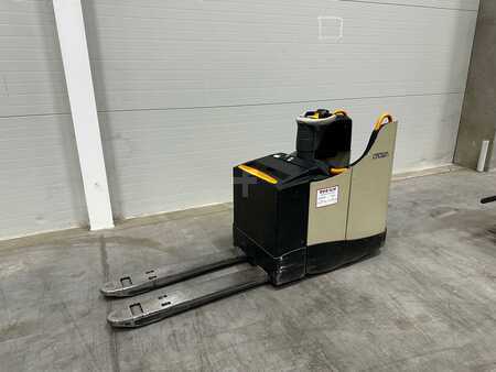 Electric Pallet Trucks 2015  Crown  WT3040 (1)