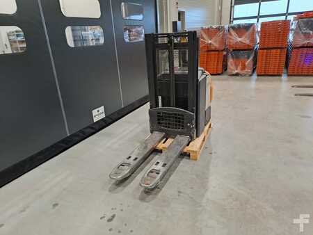 Apilador eléctrico 2016  Crown DT 3040 (3)