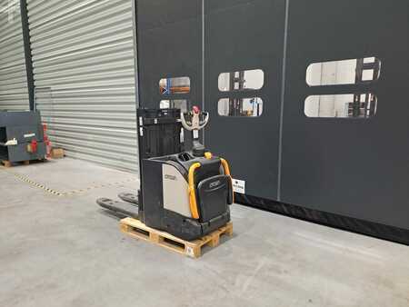 Apilador eléctrico 2016  Crown DT 3040 (1)