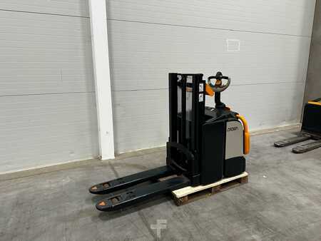 Stacker pedestre 2015  Crown Crown DT3040-2.0 (1)