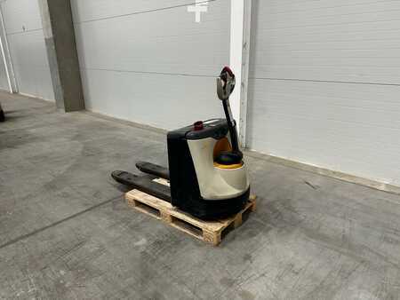 Porta-paletes elétrico 2017  Crown WP2320 (2)