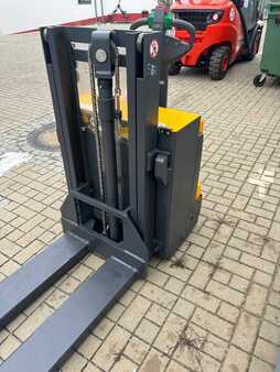 Apilador eléctrico 2014  Jungheinrich EJD-K 18 (5)