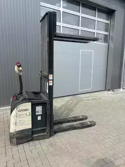 Apilador eléctrico 2013  Crown DT 3040 (1)