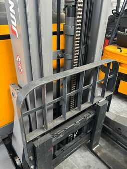 Carretilla retráctil 2018  Jungheinrich ETV C16 (2)