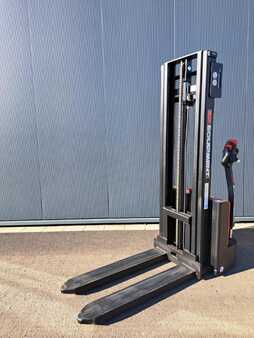 Ruční vysokozdvižný vozík 2023  EP Equipment ESL122 (Lithium-Ionen Technologie) (2)