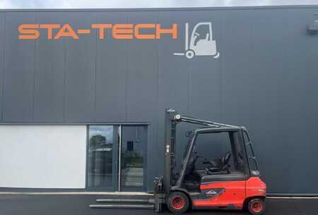 4-wiel elektrische heftrucks 2011  Linde E35L (1)