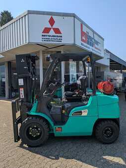 Gas truck 2023  Mitsubishi FG30N3-FC (2)