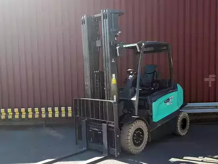 Elektro 4 Rad 2024  Mitsubishi FB40N (1)