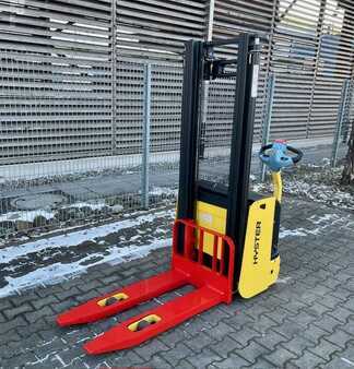 Pallet Stackers 2011  Hyster S 1.0 ac (1) 