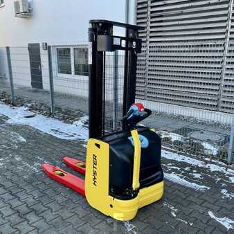 Pallet Stackers 2011  Hyster S 1.0 ac (2) 
