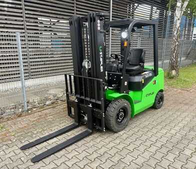 4-wiel elektrische heftrucks 2024  EP Equipment EFL 252 X2 (1)