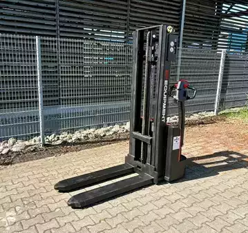 Apilador eléctrico 2021  EP Equipment ESL122 (2)