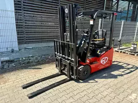 Elektromos 3 kerekű 2026  EP Equipment TCL 152 (1)